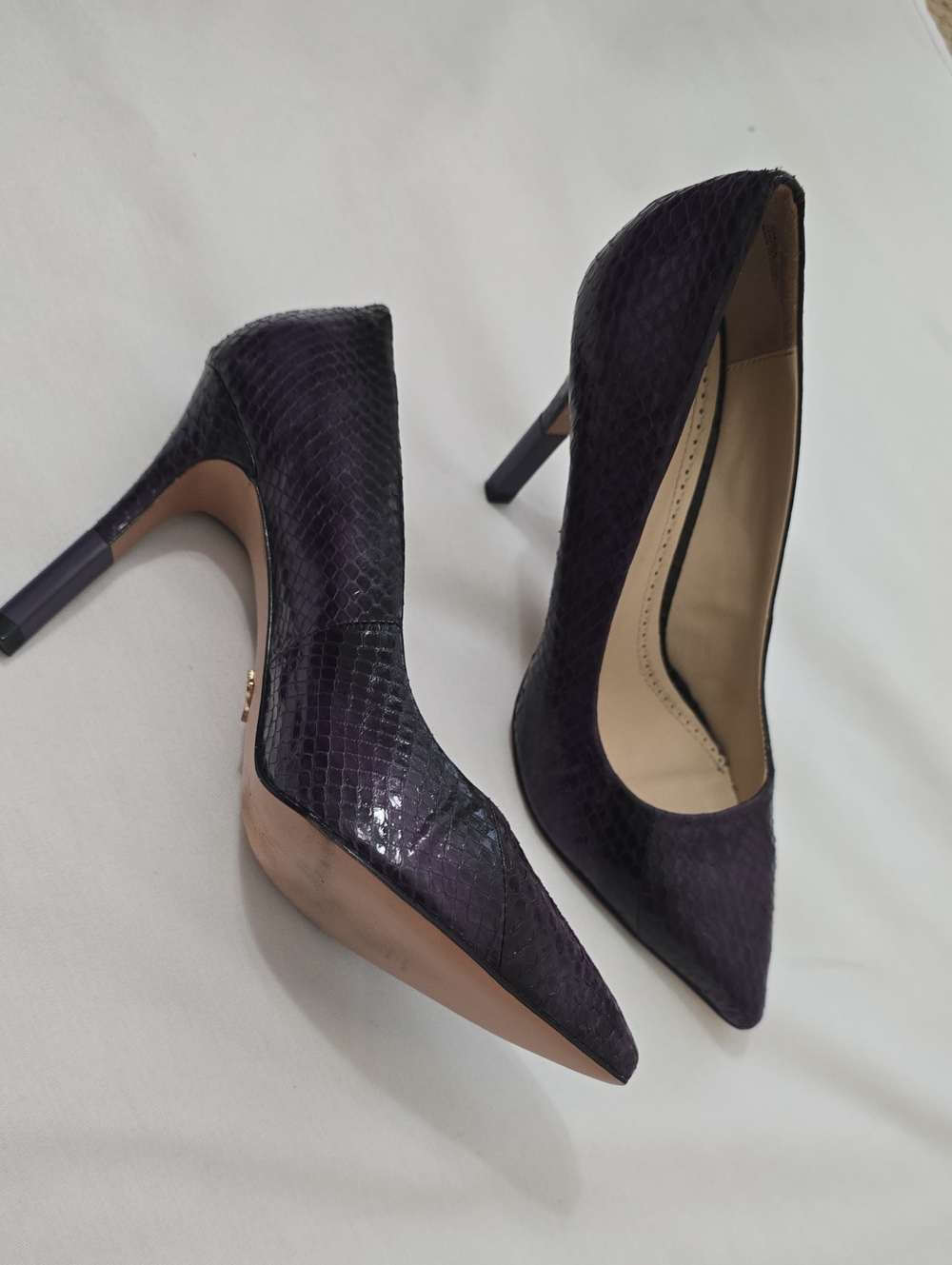 Pour La Victoire camrin Deep‎ Purple Snake-Embossed Pointed Toe Stilettos 7.5